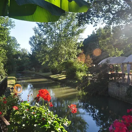 Le Moulin De Rudelle Hotel