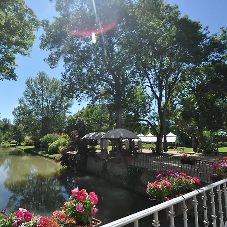 Le Moulin De Rudelle Hotel