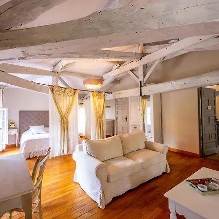 Отель Le Moulin De Rudelle 3*
